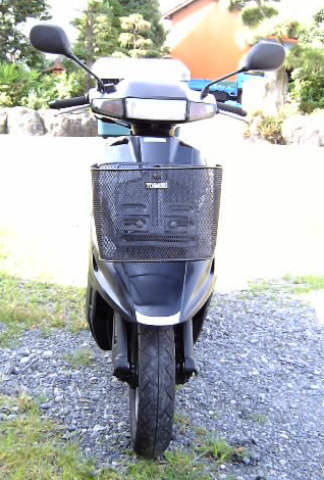 スズキ アドレスV100、前と後ろから
