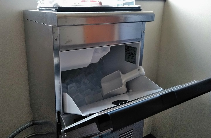 館内の製氷機