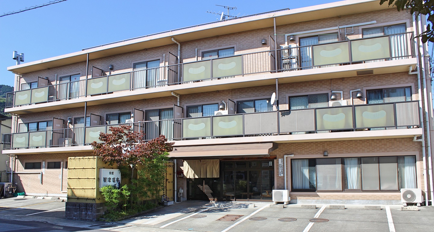 旅館 興津温泉の本館外観