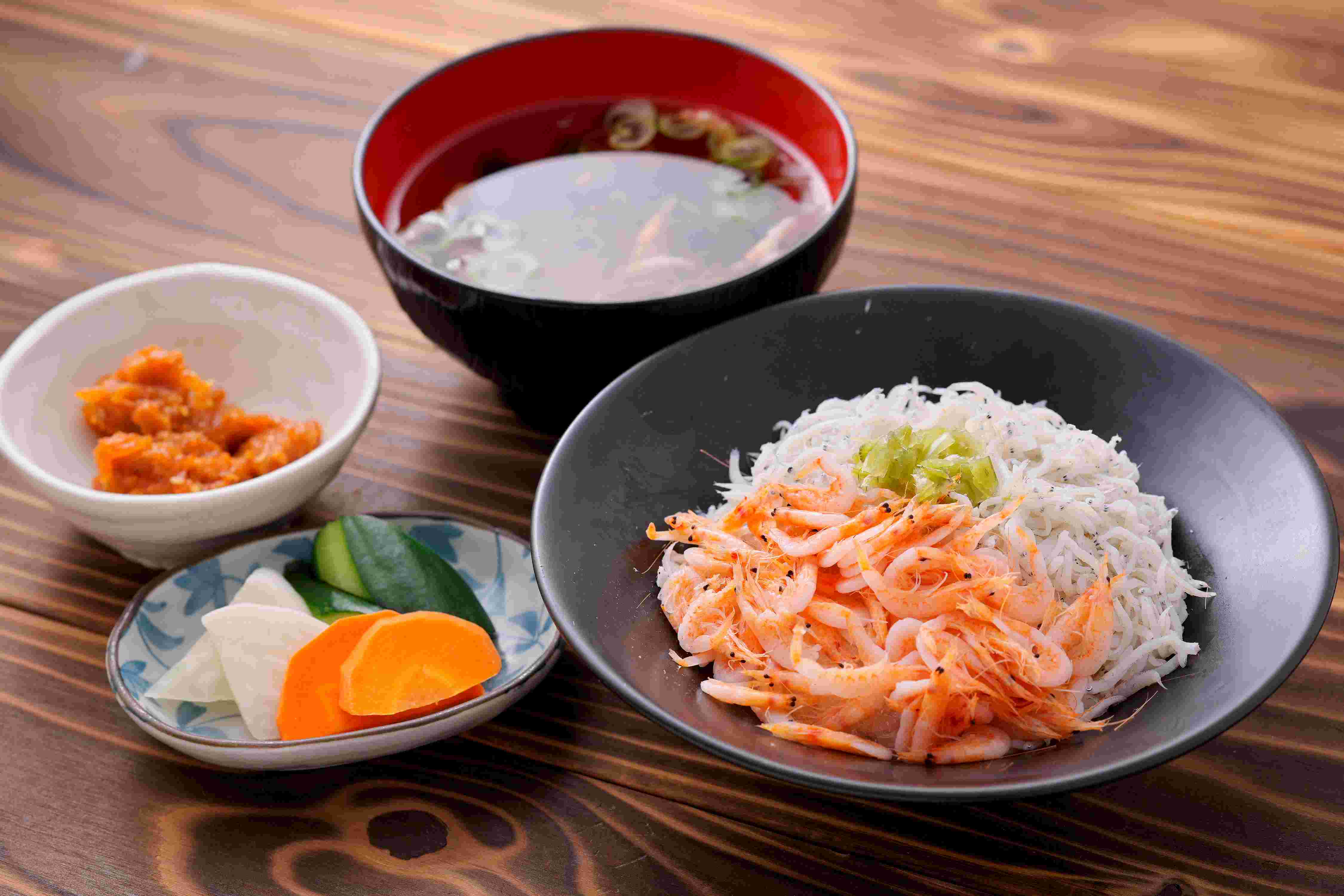 桜えびとしらすの二色丼