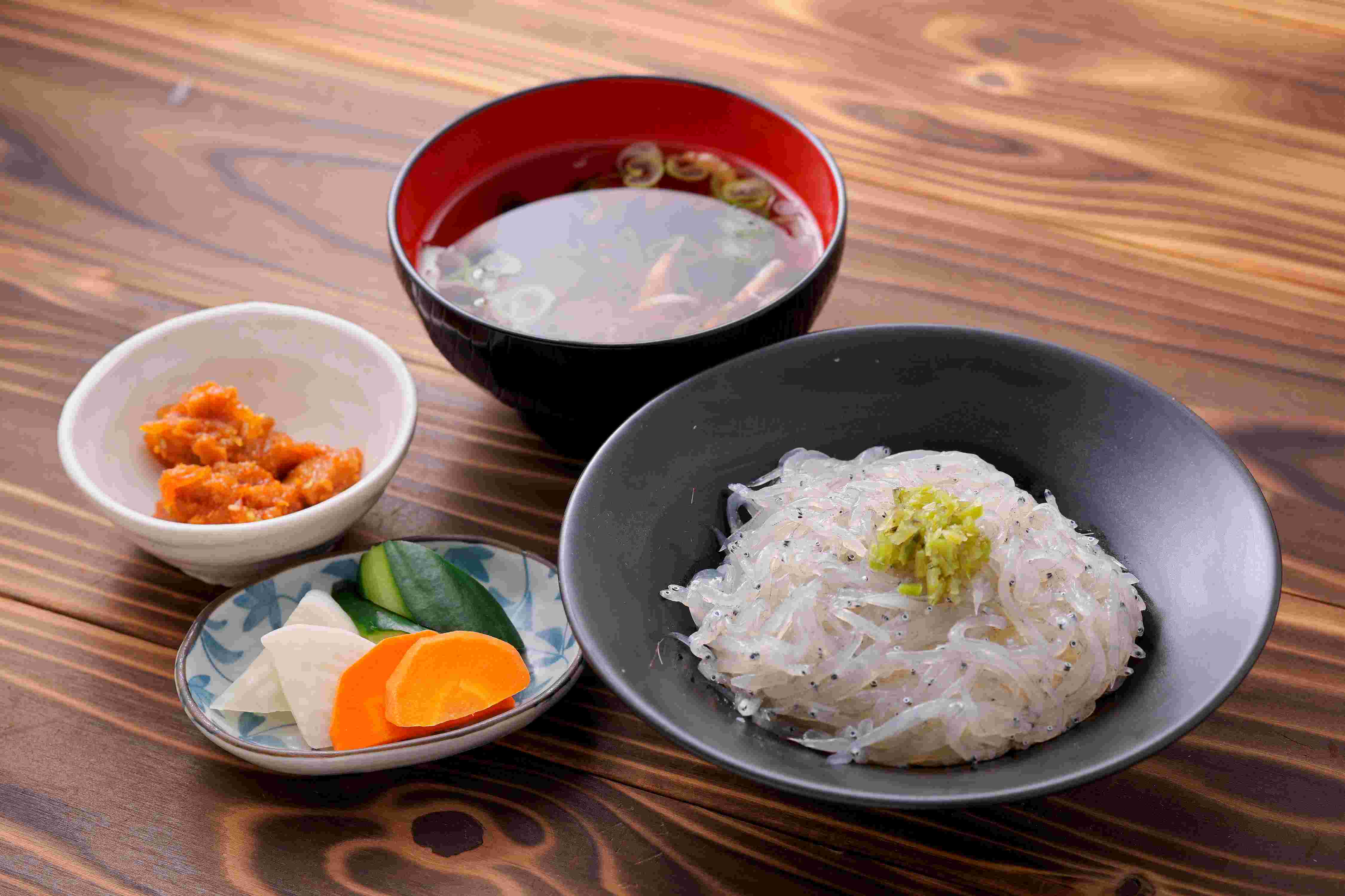 生シラス丼