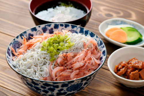 桜えびとしらすの二色丼